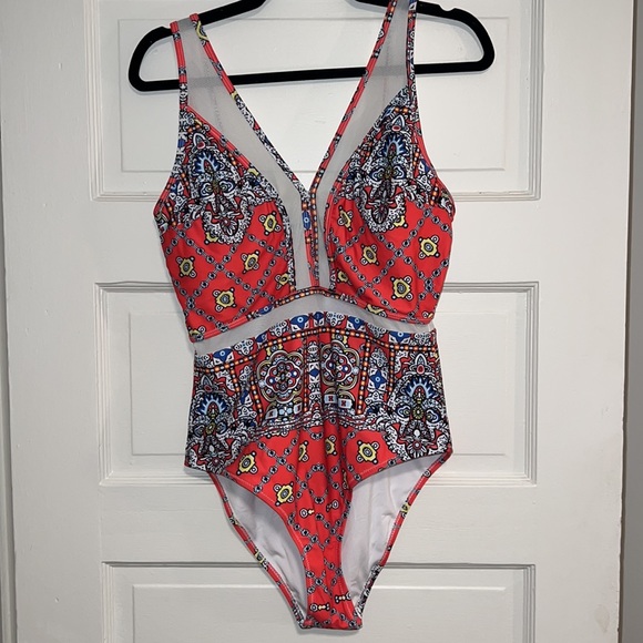 Blue & Red mesh Cupshe one piece bathing suit. Never worn. Size large. - Picture 4 of 7